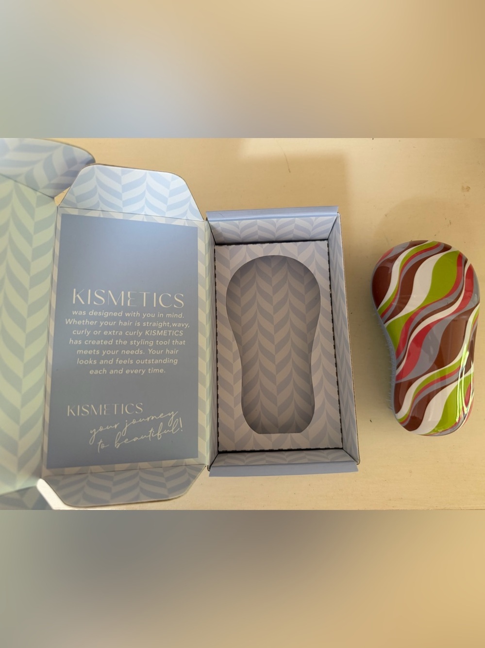NWT Kismetics Gentle Detangling Hand Grip Brush
